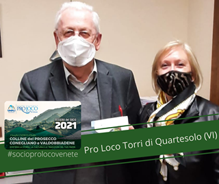 Potrebbe essere un'immagine raffigurante 1 persona e il seguente testo "MENATIONALE UNPLI w PROLOCO 'ITALIA TESSERA SOCIO 2021 COLLINE del PROSECCO CONEGLIANO VALDOBBIADENE #socioprolocovenete Pro Loco Torri di Quartesolo (VI)"